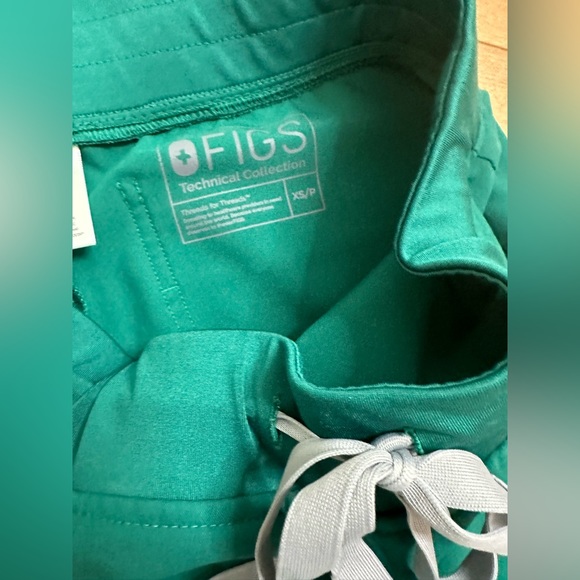 Figs Limited Edition Zamora Joggers in Hunter Green - Picture 4 of 6